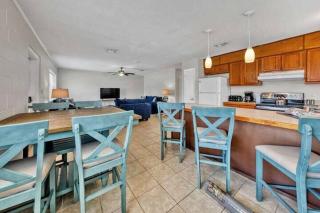 2 BR 2 BA Beach Cottage Pickleball Fun - 7