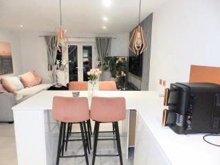 Modern 1BR Apartment, 5min Walk to East Croydon Station & Box Park - 9