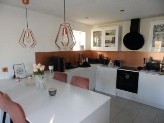 Stylish 1BR Walk to E Croydon - 5