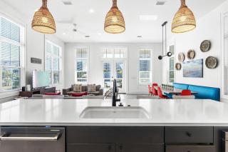 5 BR 4 BA Private Pool Pickleball Fun - 2