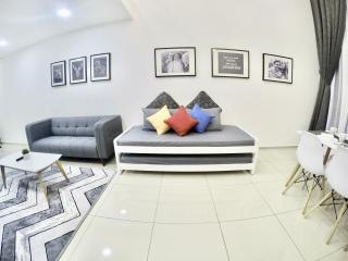 Ekocheras Suites 1-5 Pax, Malls & MRT - 2