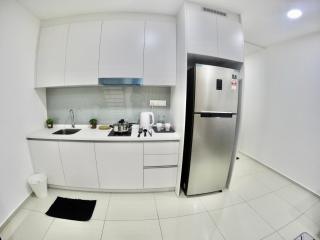Ekocheras Suites 1-5 Pax, Malls & MRT - 4