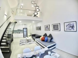 Ekocheras Suites 1-5 Pax, Malls & MRT - 8