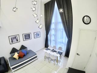 Ekocheras Suites 1-5 Pax, Malls & MRT - 9