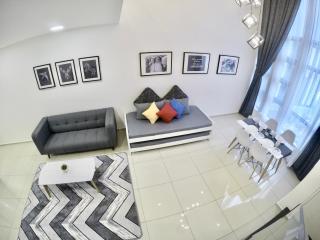 Ekocheras Suites 1-5 Pax, Malls & MRT - 1