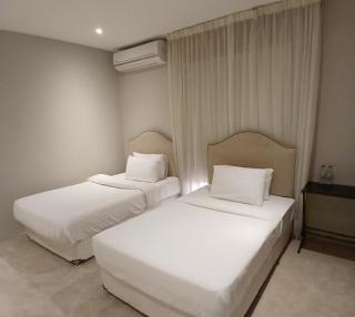 Al Ain Farm Escape with Private Pool , Mini Golf , and Firepit - 7