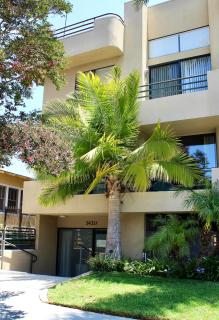 Designer Light-Filled WeHo Condo - 8