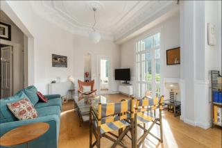 Basquiat - Gallery Style Central Neoclassical Apartment - 7