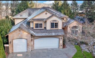 Spacious Basement with independent entry and yard - Issaquah - 1