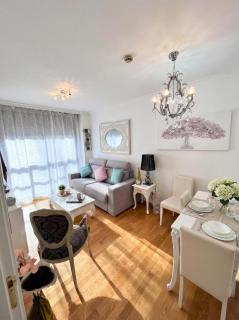 Campezo Suite Madrid Airport - 7