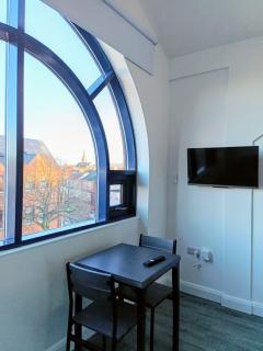 Modern 1 Bedroom Apt 6 near City Centre Parking - 0