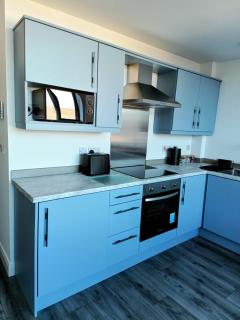 Modern 1 Bedroom Apt 6 near City Centre Parking - 5