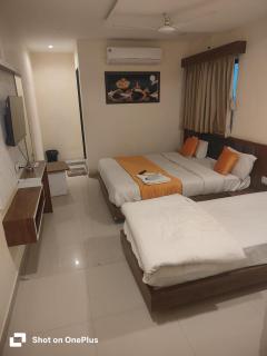 Hotel VR Villa - Vadodara - 2