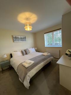 2 Bedroom Flat Western Elms Free Parking - 5