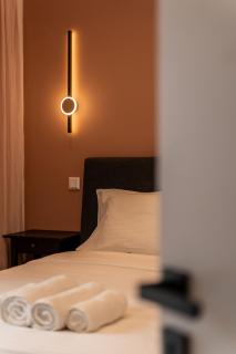 Modern 78sqm Flat with Balcony & Office - 1