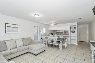2BR, King Bed, Pet Friendly, Private Patio, Near Beaches - 1