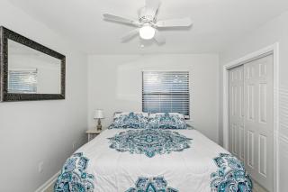 2BR King, Dog Friendly, Private Gated Yard, Turf, Grill, Near Beaches - 5