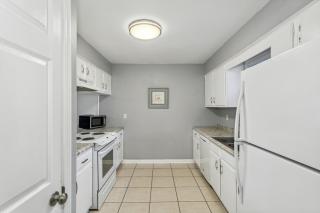 2BR King, Dog Friendly, Private Gated Yard, Turf, Grill, Near Beaches - 7