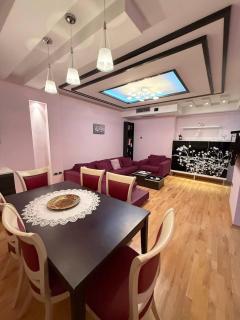 1 Min to Center Apartment, Spacious 2 BR With Panoramic View - 3