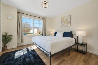 Elegant 2 Story Bloomfield 3 Kings 2 Queens - Bloomfield - 2