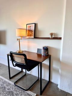 Westown Studio Apt Near Fiserv, Baird, and Theater District - 8