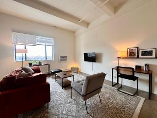 Westown Studio Apt Near Fiserv, Baird, and Theater District - 9