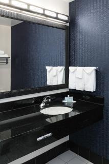 Fairfield Inn & Suites by Marriott Milwaukee Airport - 1