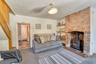 Guest Stays - London Road Cottage - 5