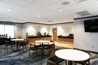 Fairfield Inn & Suites by Marriott Milwaukee Airport - 5