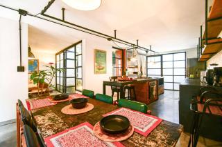 Bright Colonial 5BR House with Balcony - 6