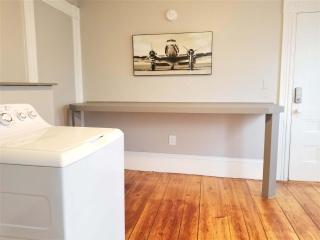 2nd Flr Large 1 Bed - Short to Midterm Rental - 3