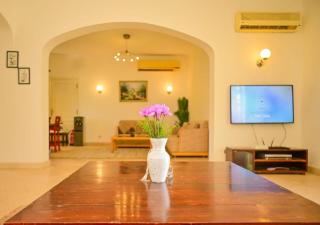 Stylish 4BR Villa V15 with a Private Heated Pool at White Villas - 9