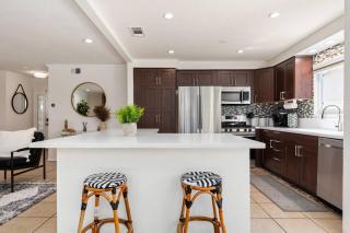 Cozy & Bright Santa Clarita Retreat - 8