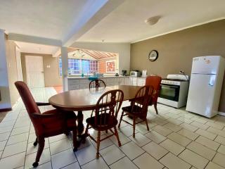 Casa en zona residencial privada, con estacionamiento electrico en Cuauhtemco, Chihuahua - 9