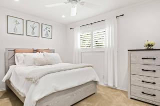 Goode HOMES Stunning Home w/ Beautiful Backyard - 5