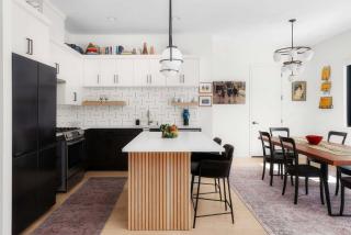 Central Austin Oasis with Pool - Sleeps 9 - 9