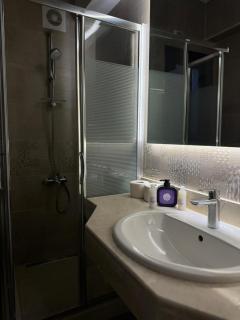 Serene 2BR Haven-Close to Restaurants & Mall - 9