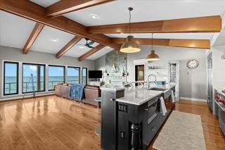 The Sandpiper - Amenity Rich Lake Michigan Front Beach Home - 3