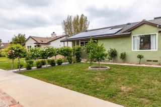 Luxury home w/ yard + parking - 7