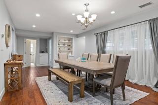 Luxury home w/ yard + parking - 5