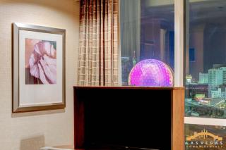 MGM Signature-09-821 1Br2Ba F1 Strip View Balcony Suite - 1