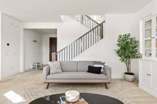 Luxury Mountain View Home w/ large backyard - 0