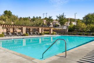 Scenic Mountain View Home with Spacious Yard - 7