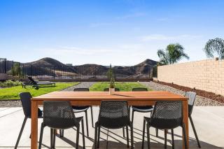 Scenic Mountain View Home with Spacious Yard - 6