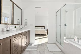 Scenic Mountain View Home with Spacious Yard - 2