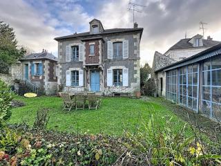 Charming bourgeois house – Précy town centre - 1