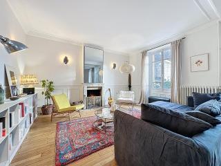 Charming bourgeois house – Précy town centre - 0