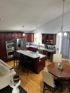 SEA Airport Coastal Home, located just 15 min from SeaTac Airport and 5 min from Des Moines Marina - 1