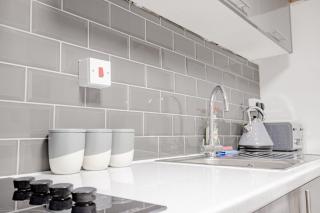 2 Bedrooms - New Street - Sleeps 4 - 5