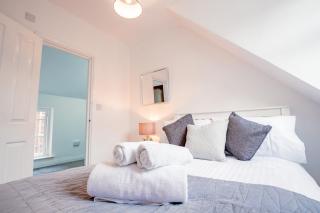 2 Bedrooms - New Street - Sleeps 4 - 1